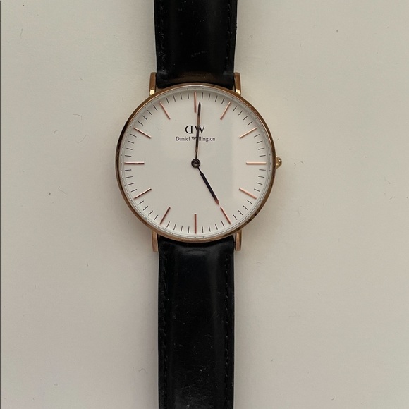 Daniel Wellington Black Leather watch main image 4